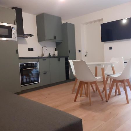 Saint-Germain-En-Laye: Grand Studio En Centre Ville A 2 Minutes Du Rer Εξωτερικό φωτογραφία